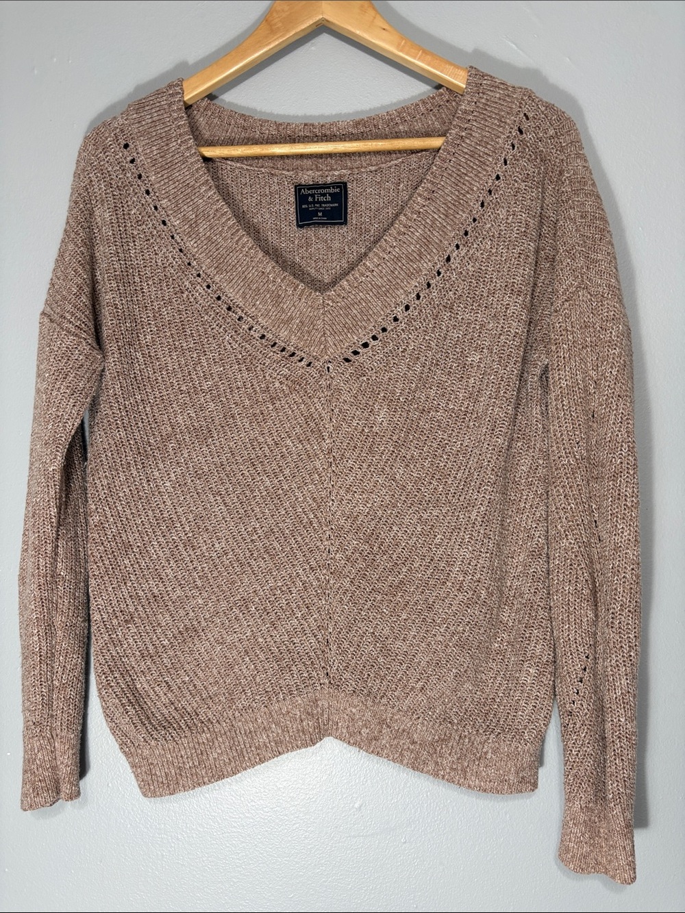 Abercrombie & Fitch Women's V-Neck Taupe Knit Sweater size M
